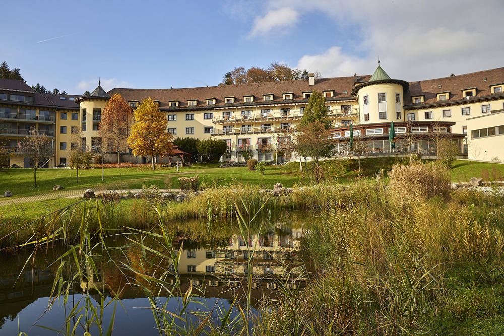 Die Parklandschaft direkt an der Chiemgau-Klinik. Die Parklandschaft direkt an der Chiemgau-Klinik.