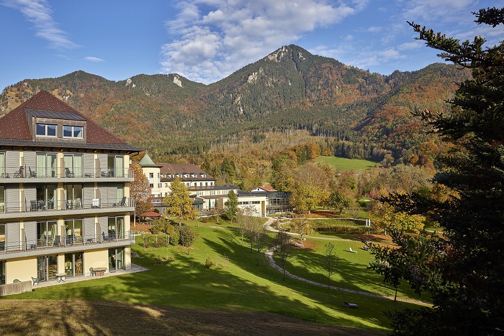 Die Berglandschaft direkt hinter der Chiemgau-Klinik. Die Berglandschaft direkt hinter der Chiemgau-Klinik.